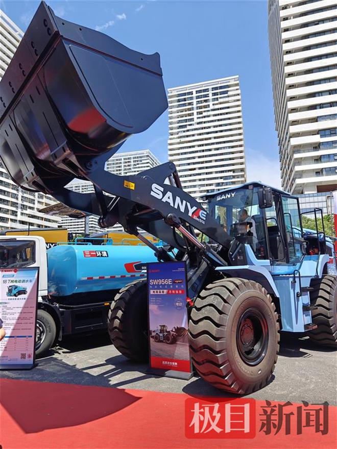 高速公路养护高精尖装备亮相武汉瞄准智能化绿色化转型(图2)