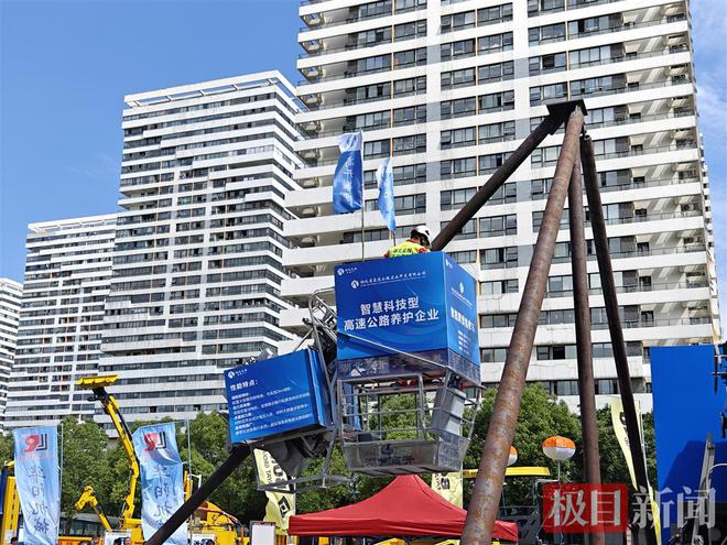 高速公路养护高精尖装备亮相武汉瞄准智能化绿色化转型(图3)