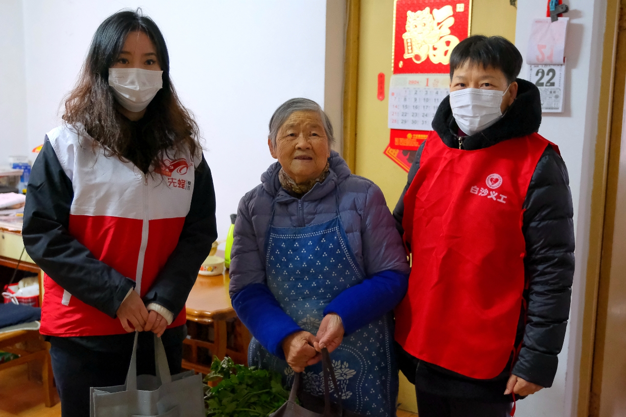 冰雪降临浙江多地多部门联合出动保障居民暖暖过冬(图9)