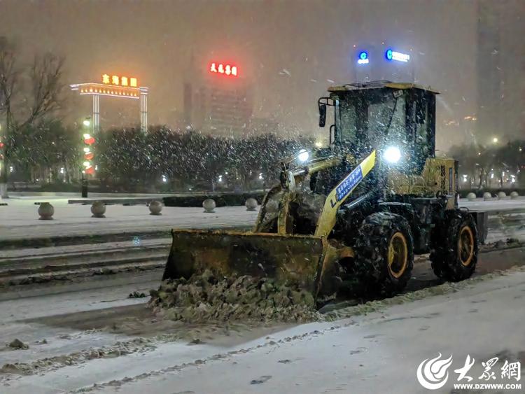 280余台清雪除冰机械车辆上路清雪德州开启除冰模式_大众网(图2)