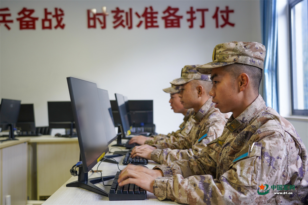雪山雷达兵：矗立风雪守望蓝天(图6)