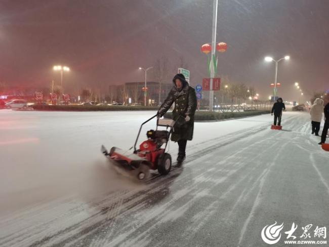 280余台清雪除冰机械车辆上路清雪德州开启除冰模式(图1)
