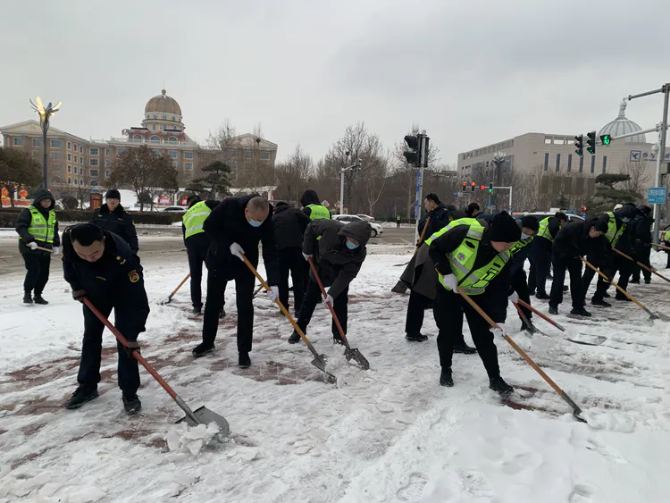 鹤壁市淇滨区：扫除一方冰雪守护一城温暖(图1)