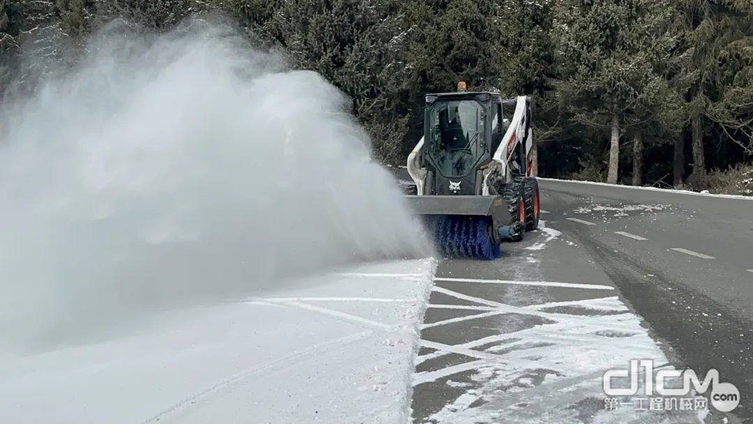 降温雨雪来袭：快把你的清雪属具山猫滑移准备出来(图3)