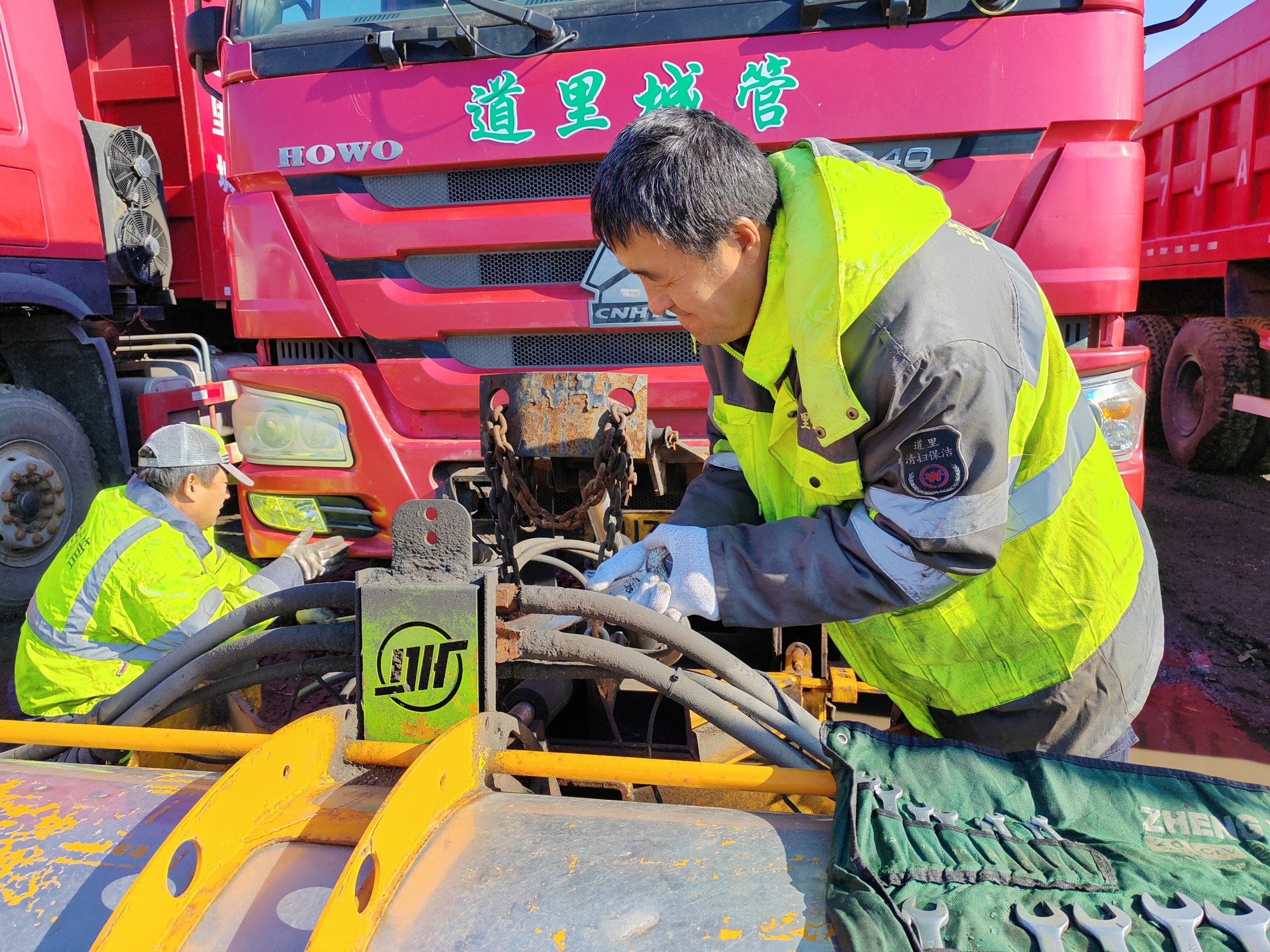 哈尔滨市13000余名环卫工随时准备迎战降雪(图2)