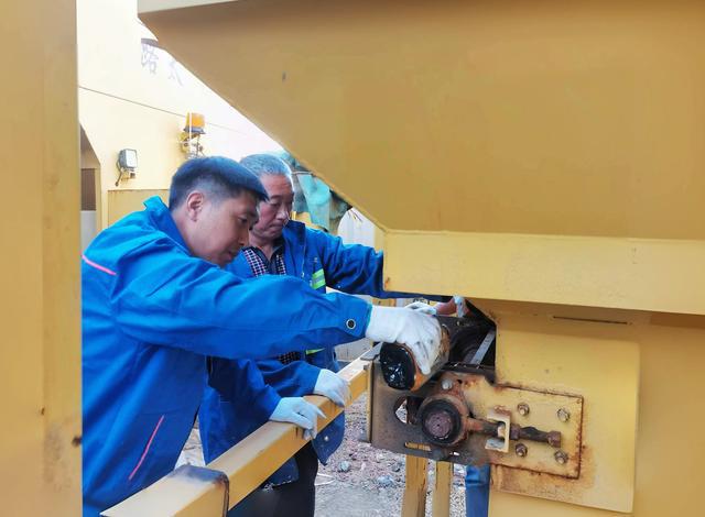 郑州金水城管提前开展冬季大作战守护市民每一步(图3)