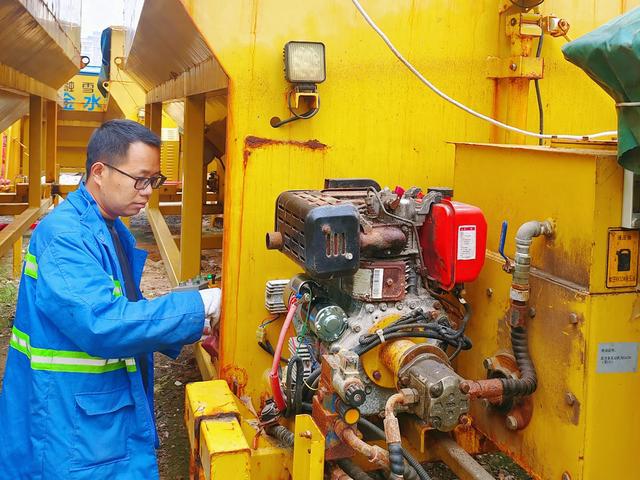 郑州金水城管提前开展冬季大作战守护市民每一步(图1)