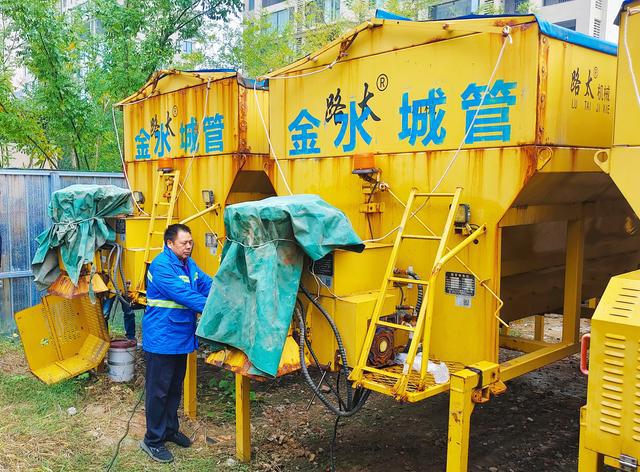 郑州金水城管提前开展冬季大作战守护市民每一步(图2)