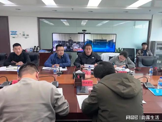 北京门头沟、延庆、房山和顺义等各区城管全力做好扫雪铲冰宣传动(图1)