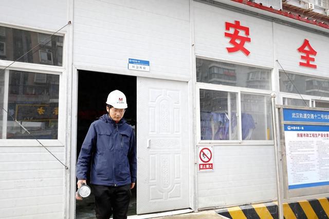 武汉地铁全力备战低温雨雪天气融雪防冻应急准备全面就绪(图1)