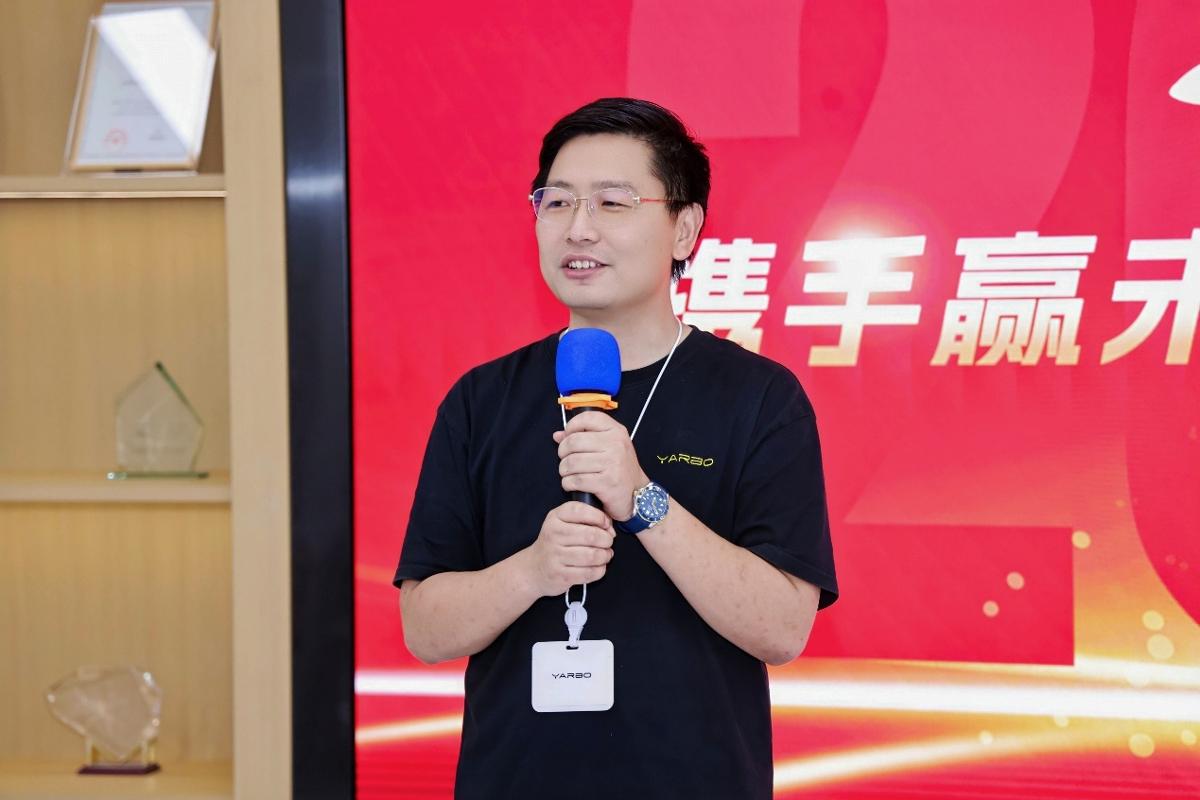 西安交大校友黄阳：“破冰”全球庭院市场中国扫雪机器人远征“极寒之地”(图1)