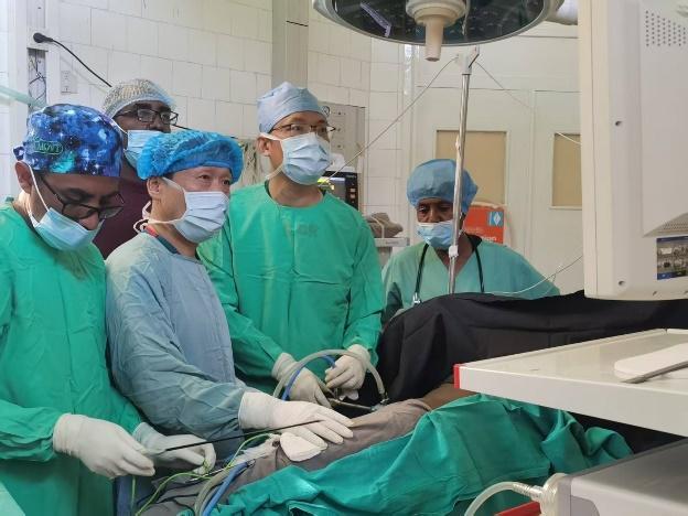 第十七批中国援厄立特里亚医疗队助力受援医院腹腔镜技术破百例(图1)