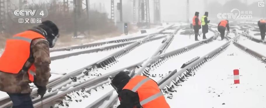 各地各部门多措并举保障旅客畅通春运回家路(图2)