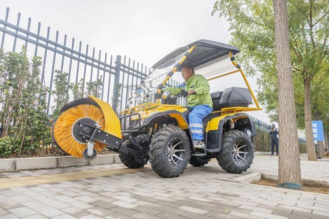 北京演练少用、不用融雪剂扫雪铲冰作业多功能破冰车“上线”(图3)