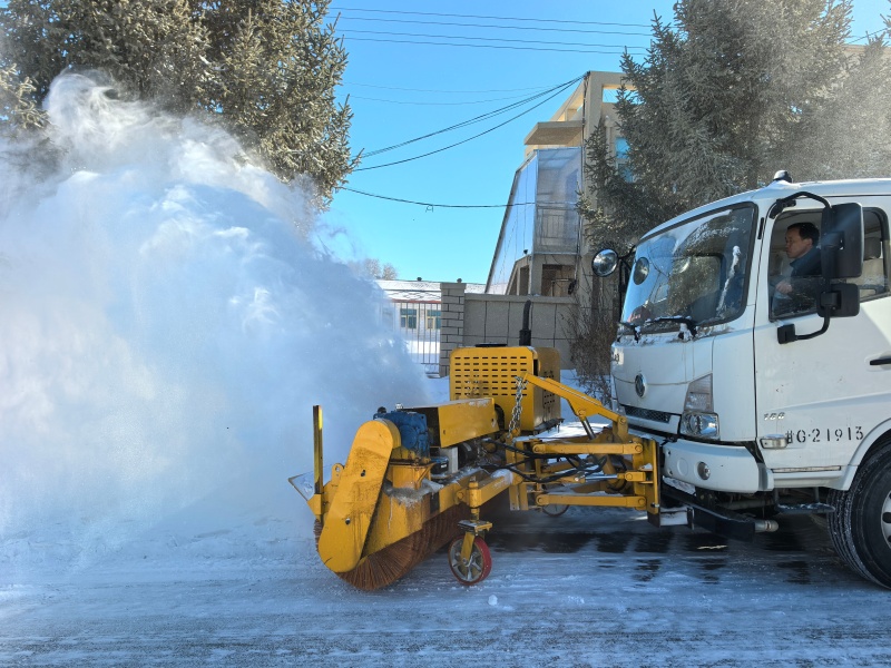 民联镇：以雪为令践使命干群同心保畅通(图2)
