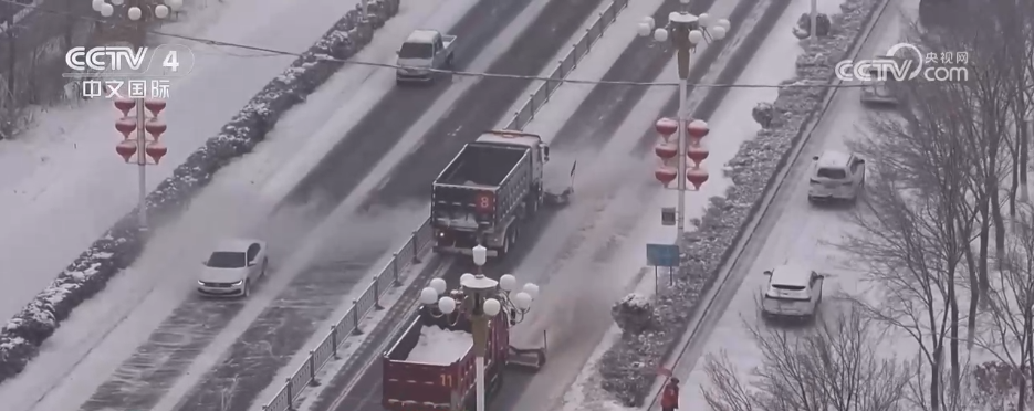 北方多地迎来降雪天气多部门联动开展清积雪保畅通工作(图4)