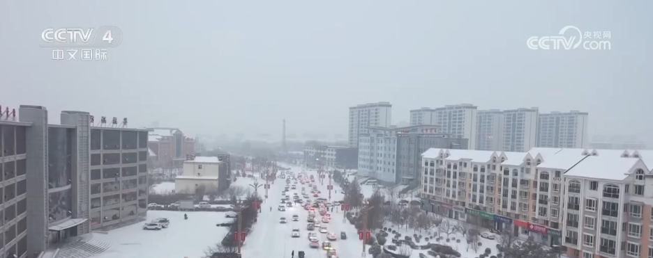 北方多地迎来降雪天气多部门联动开展清积雪保畅通工作(图5)