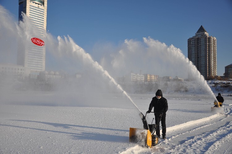 喜仁冬季清扫雪设备山东德州新款扫雪机(图1)